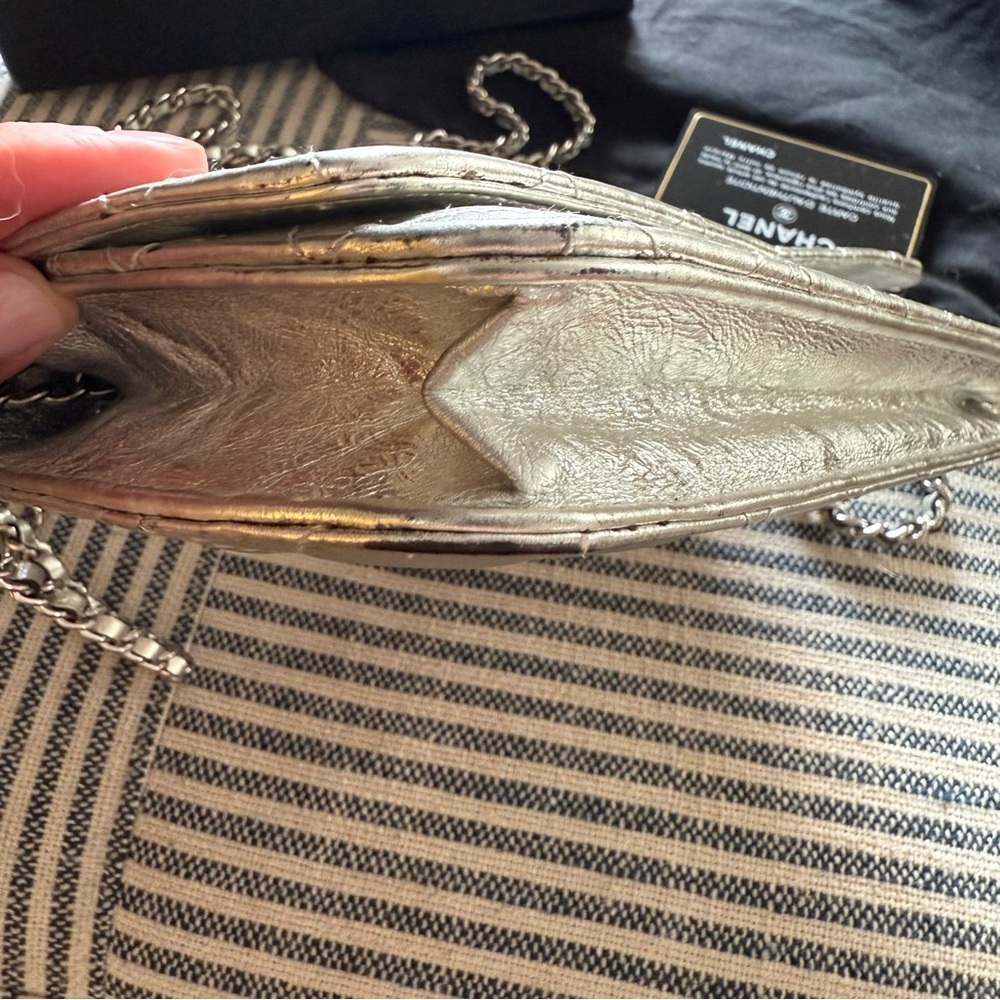CHANEL Reissue 2.55 WOC Metallic Silver - Picture 7 of 14